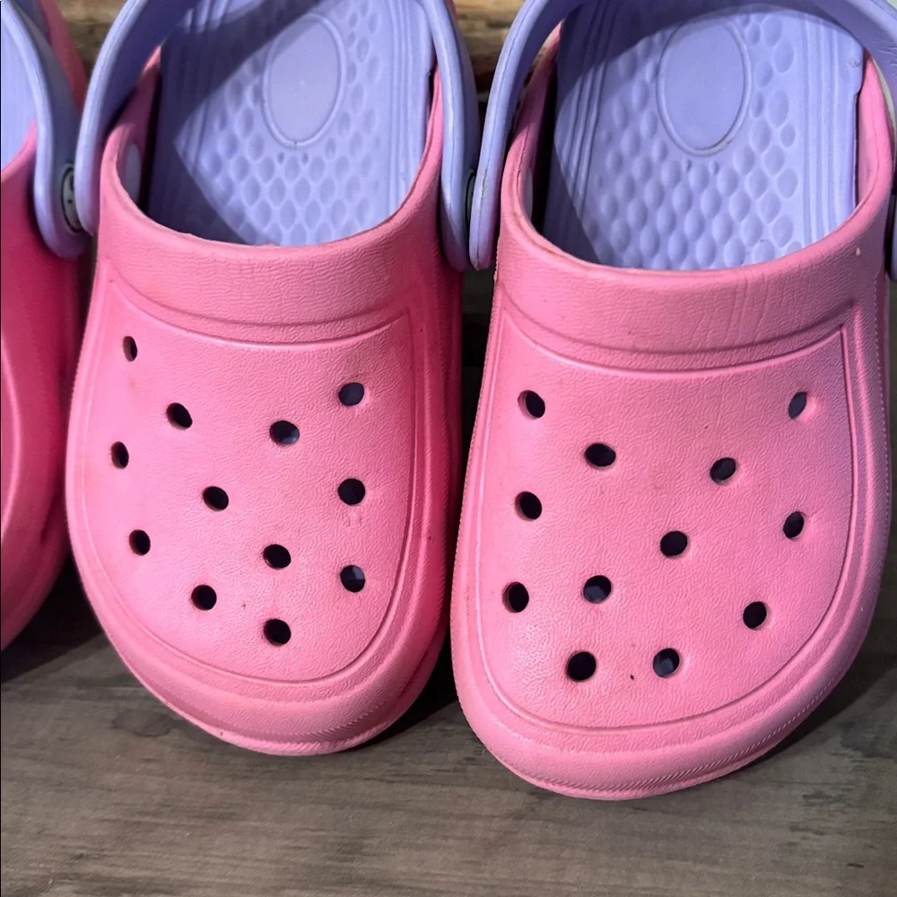 PRE OWNED Toddler Pink & Purple Clogs 150 MM CONVERTS TYPICALLY TO 7.5-8